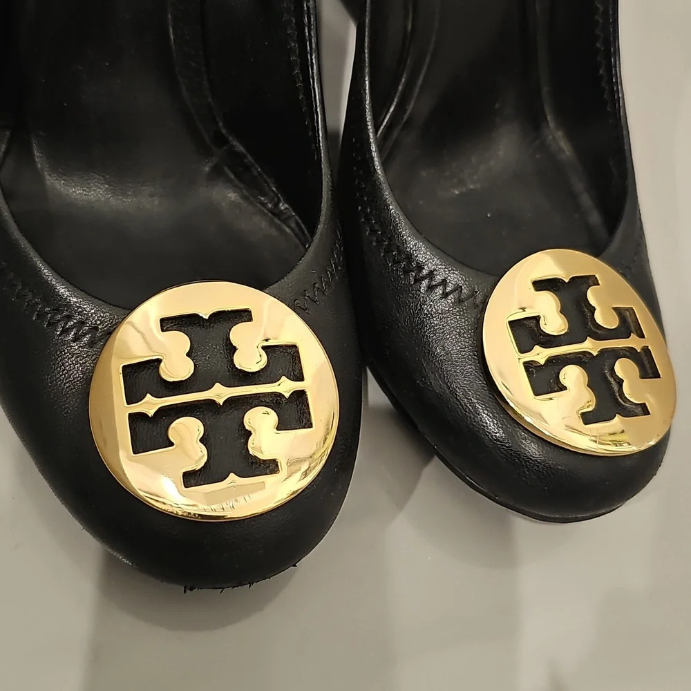 TORY BURCH Black and Gold Wedge Pumps Sally Sophie
